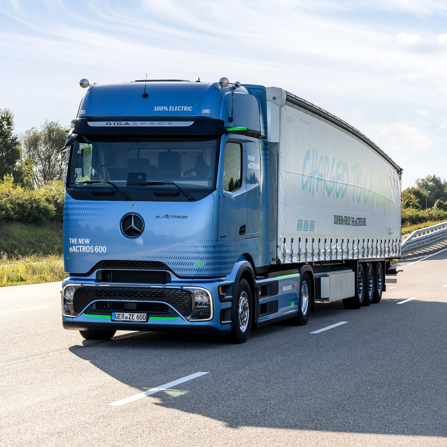 Der batterie-elektrische Mercedes-Benz eActros 600 Fernverkehrs-Lkw ist das IAA Transportation 2024 Highlight von Daimler Truck.

The battery-electric Mercedes-Benz eActros 600 long-haul truck is Daimler Truck’s IAA Transportation 2024 highlight.