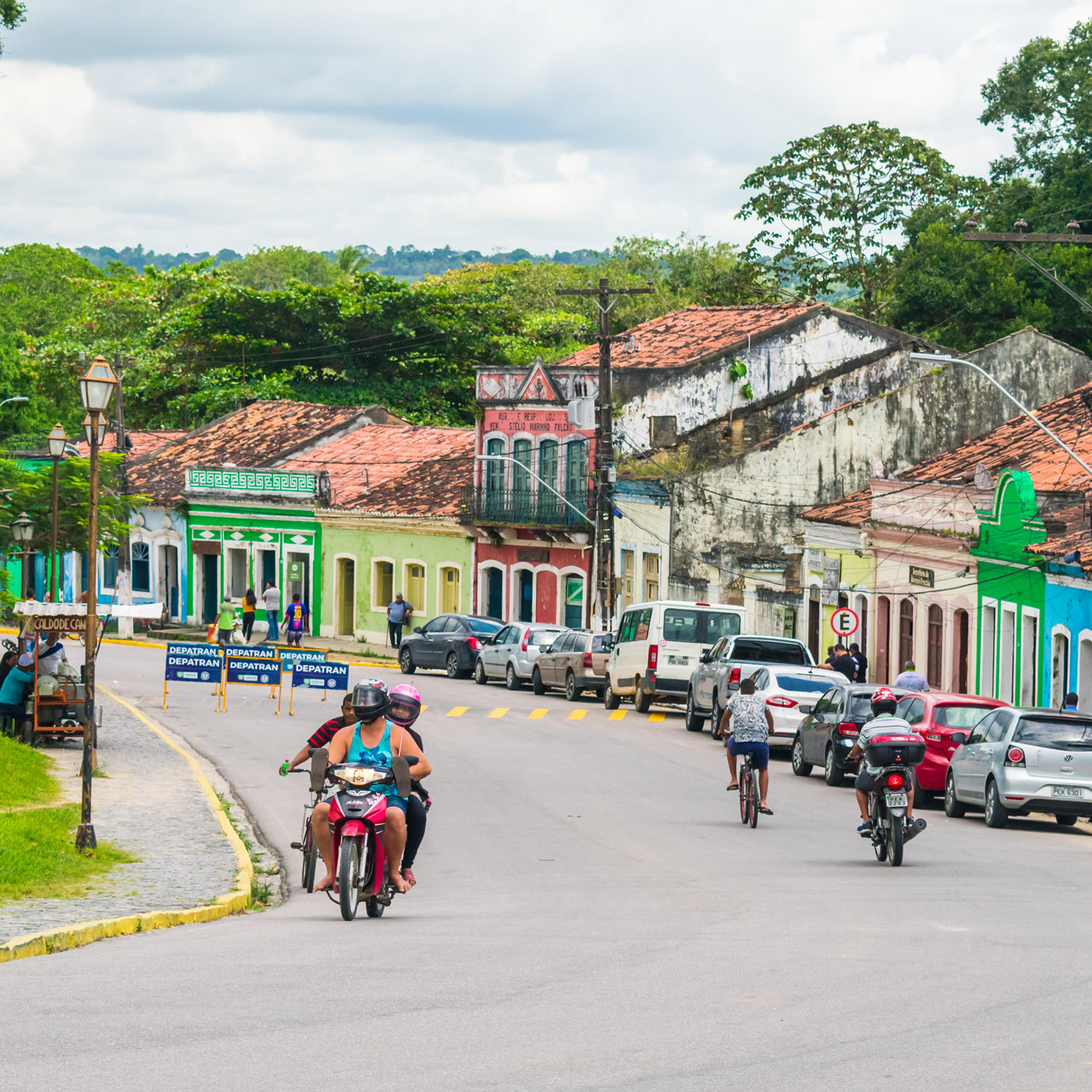 2A5TE1P People in traffic and colorful houses, a view of the historic center of Igarassu - Pernambuco, Brazil