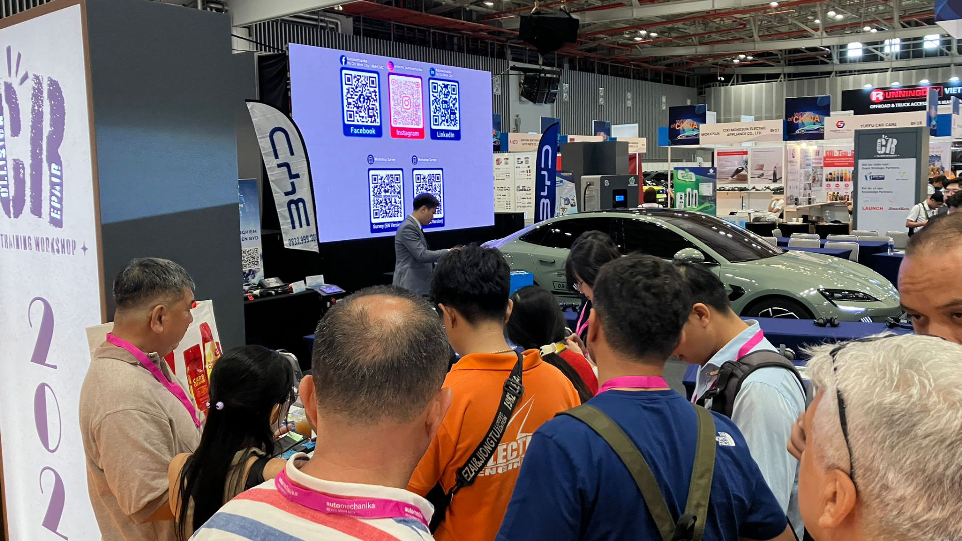 Blick in eine Halle der Automechanika Ho Chi Minh City 2025