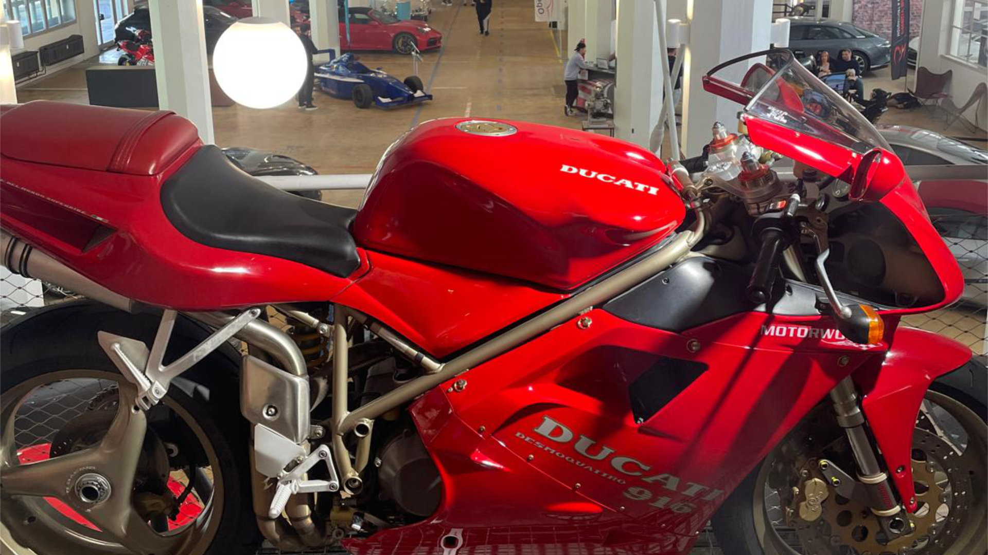 Rotes Motorrad
