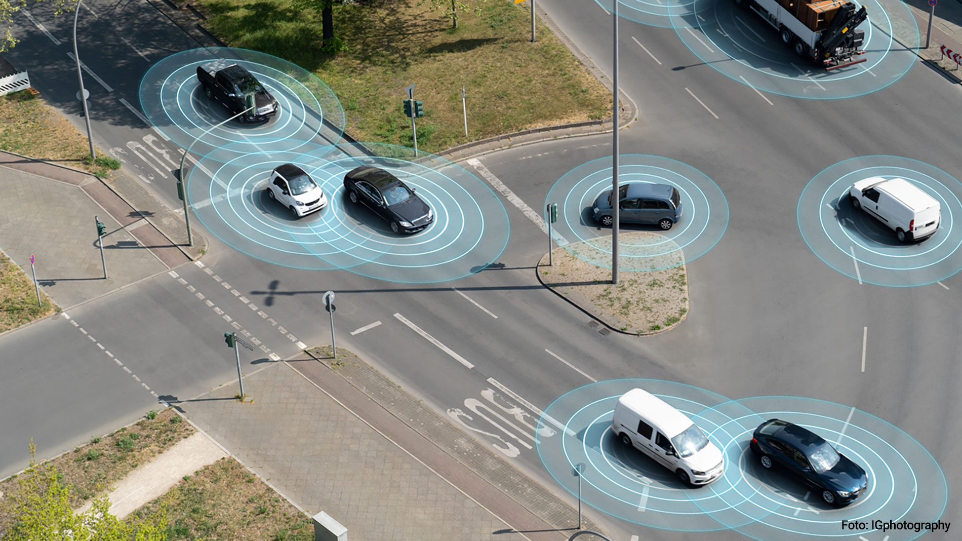 Digitally equipped cars on the road