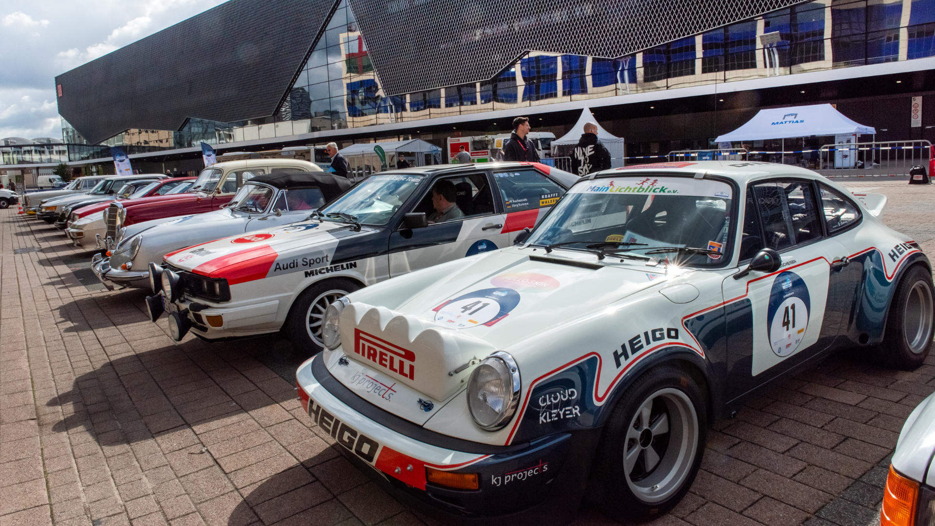 Verschiedene Classic Cars in einer Reihe