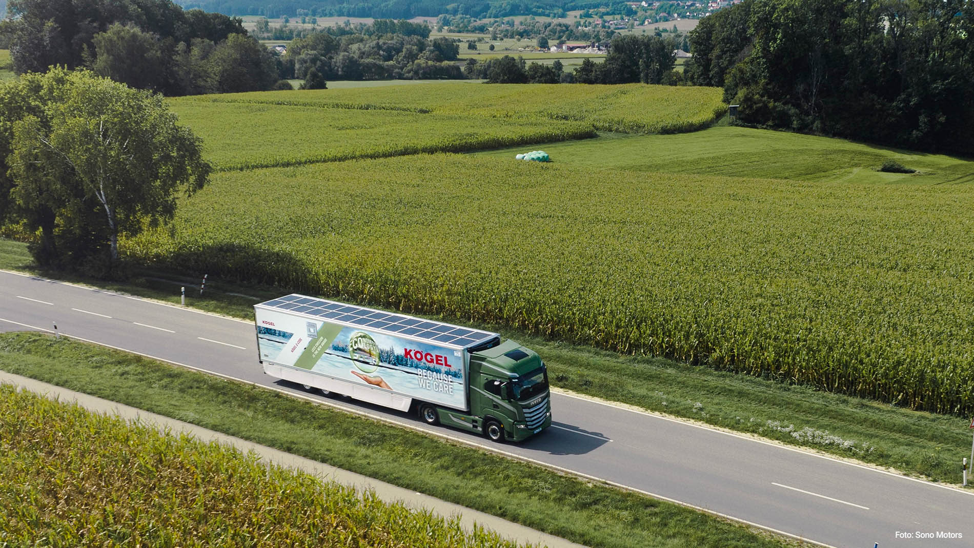 LKW auf einer Landstraße