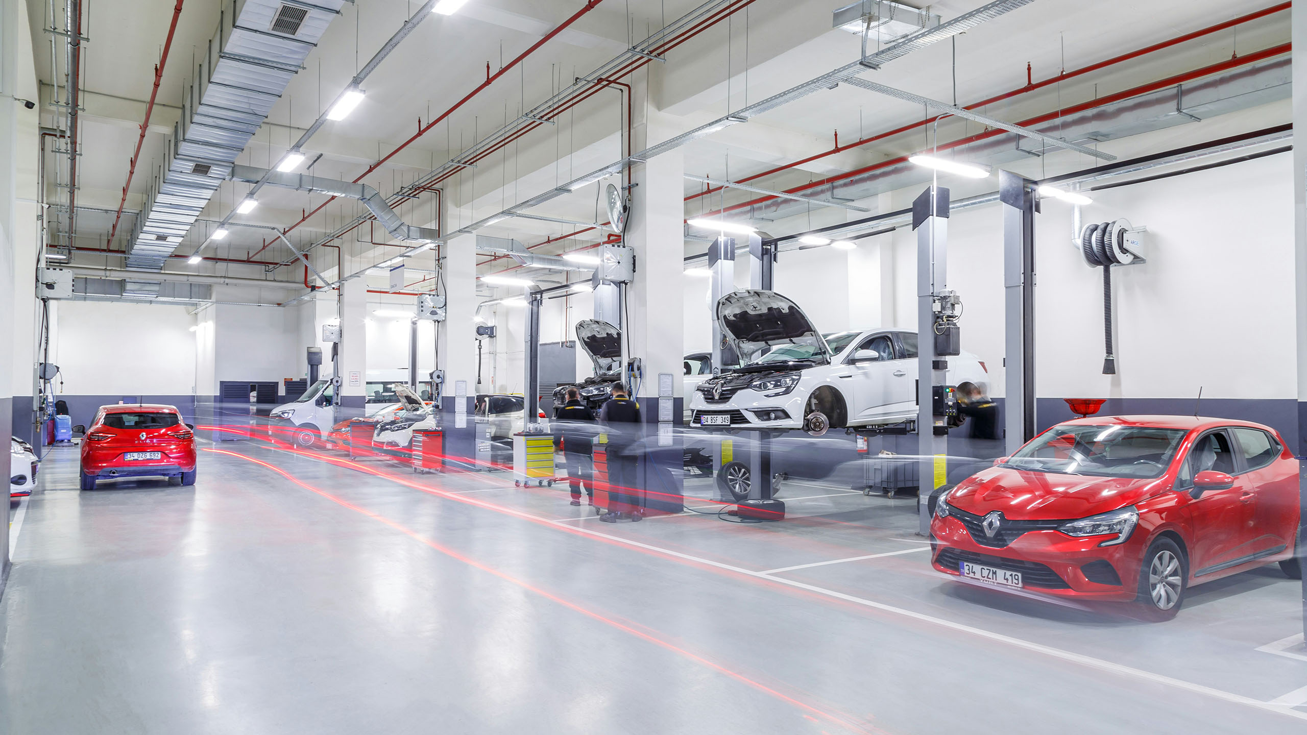 Car workshop hall with lifting platforms