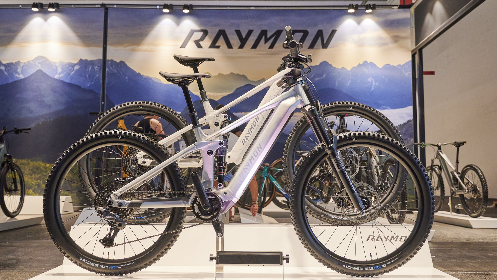 E-Mountainbikes auf RAYMON Messestand