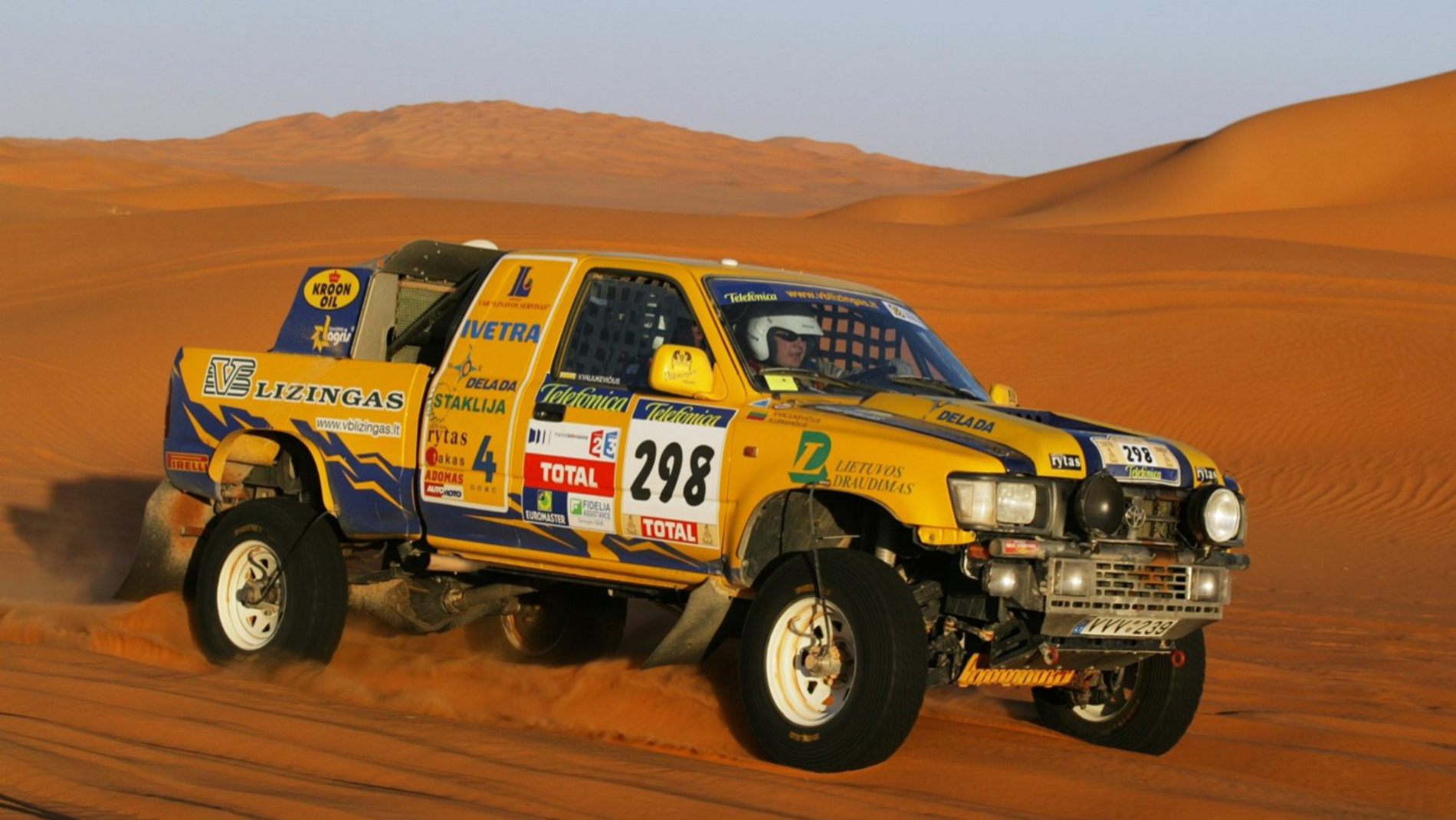 Dakar 2003: Arūnas Lekavičius und Valdas Valiukevičius mit einem Toyota Hilux