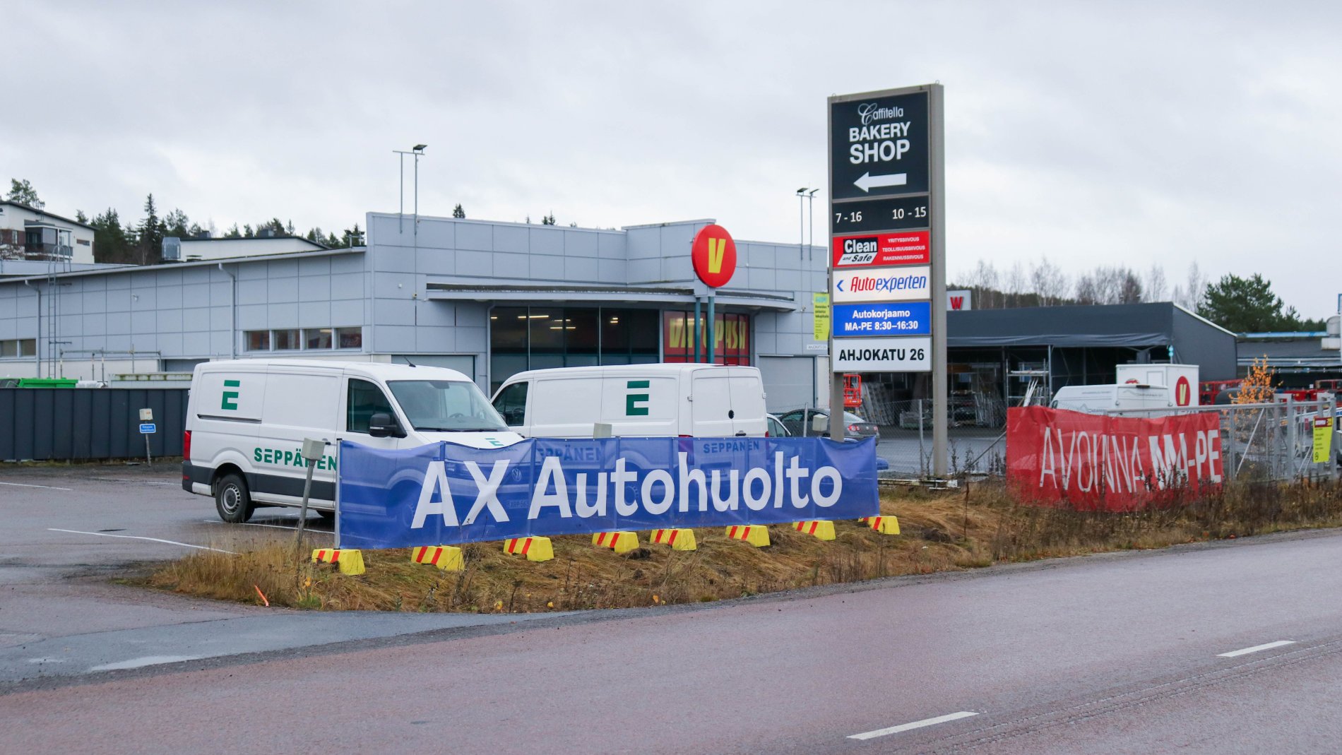 AX Autohuolto garage with company vans